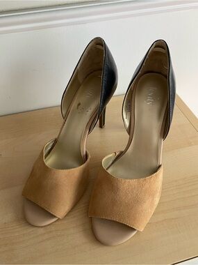levity Two-Tone Tan Suede and Black Open-Toe Heels
